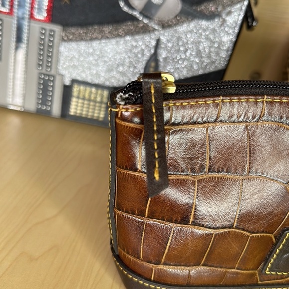 DOONEY & BOURKE CROC VINTAGE MAKEUP ZIP POUCH - Picture 6 of 8